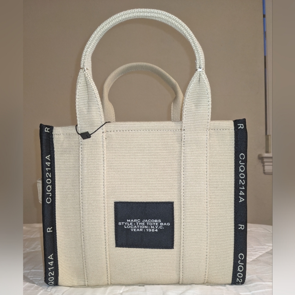 Marc Jacob's 'The Tote Bag' Canvas Small Tote Bag - Picture 2 of 8